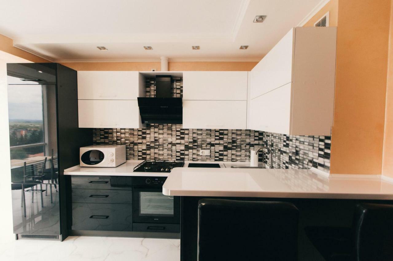 Oazis Apartments Чернивци Екстериор снимка